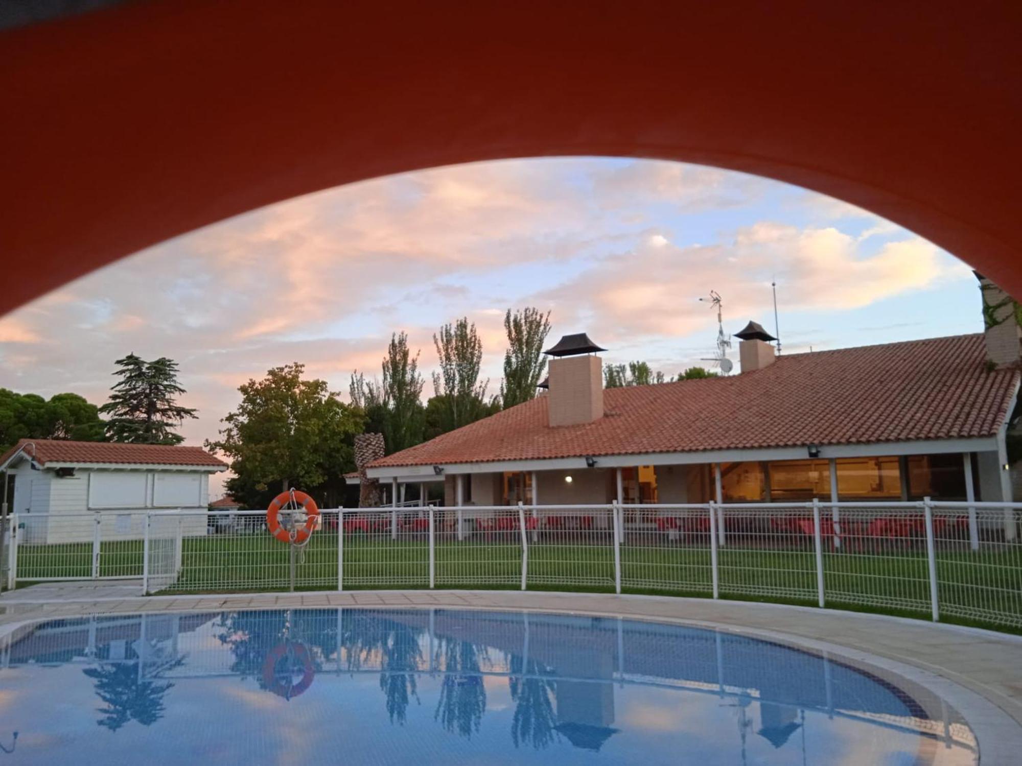 Albergue Zaragoza Camping Esterno foto