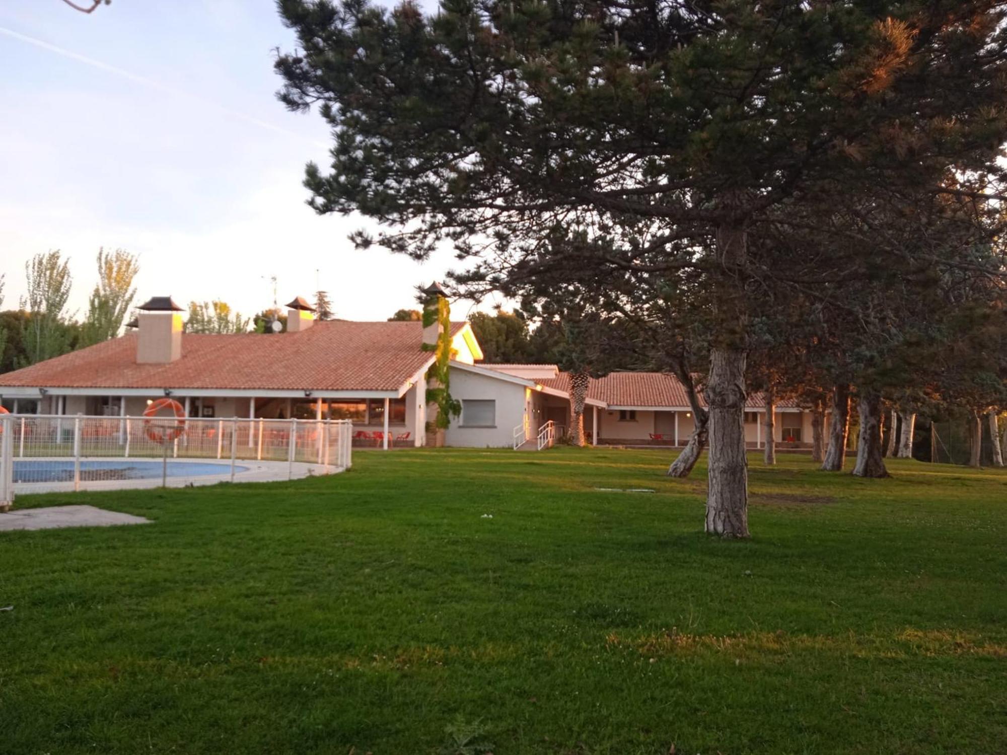 Albergue Zaragoza Camping Esterno foto