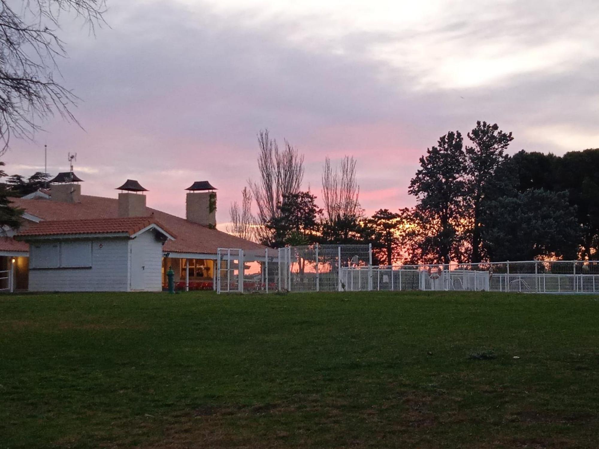 Albergue Zaragoza Camping Esterno foto