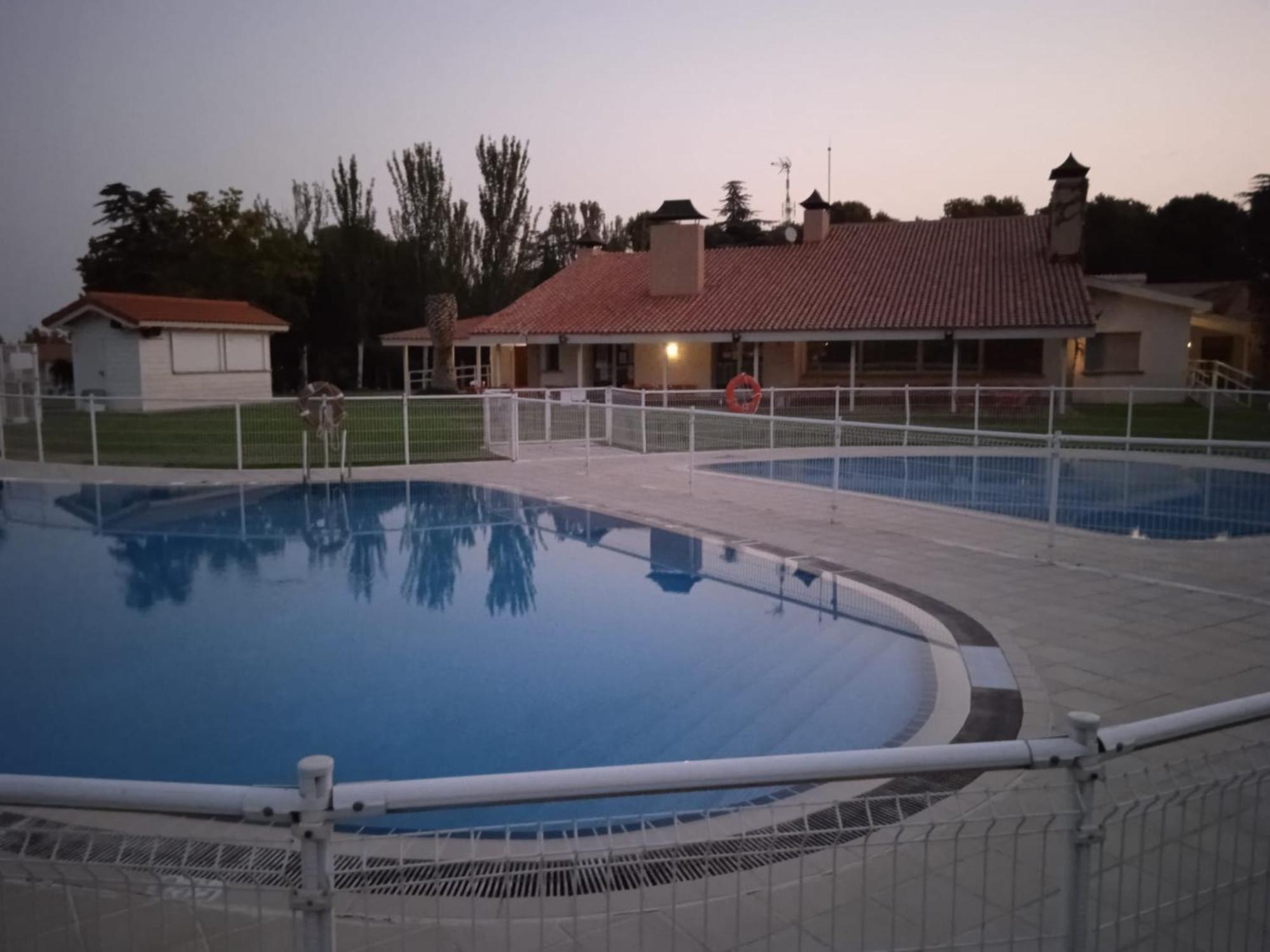 Albergue Zaragoza Camping Esterno foto